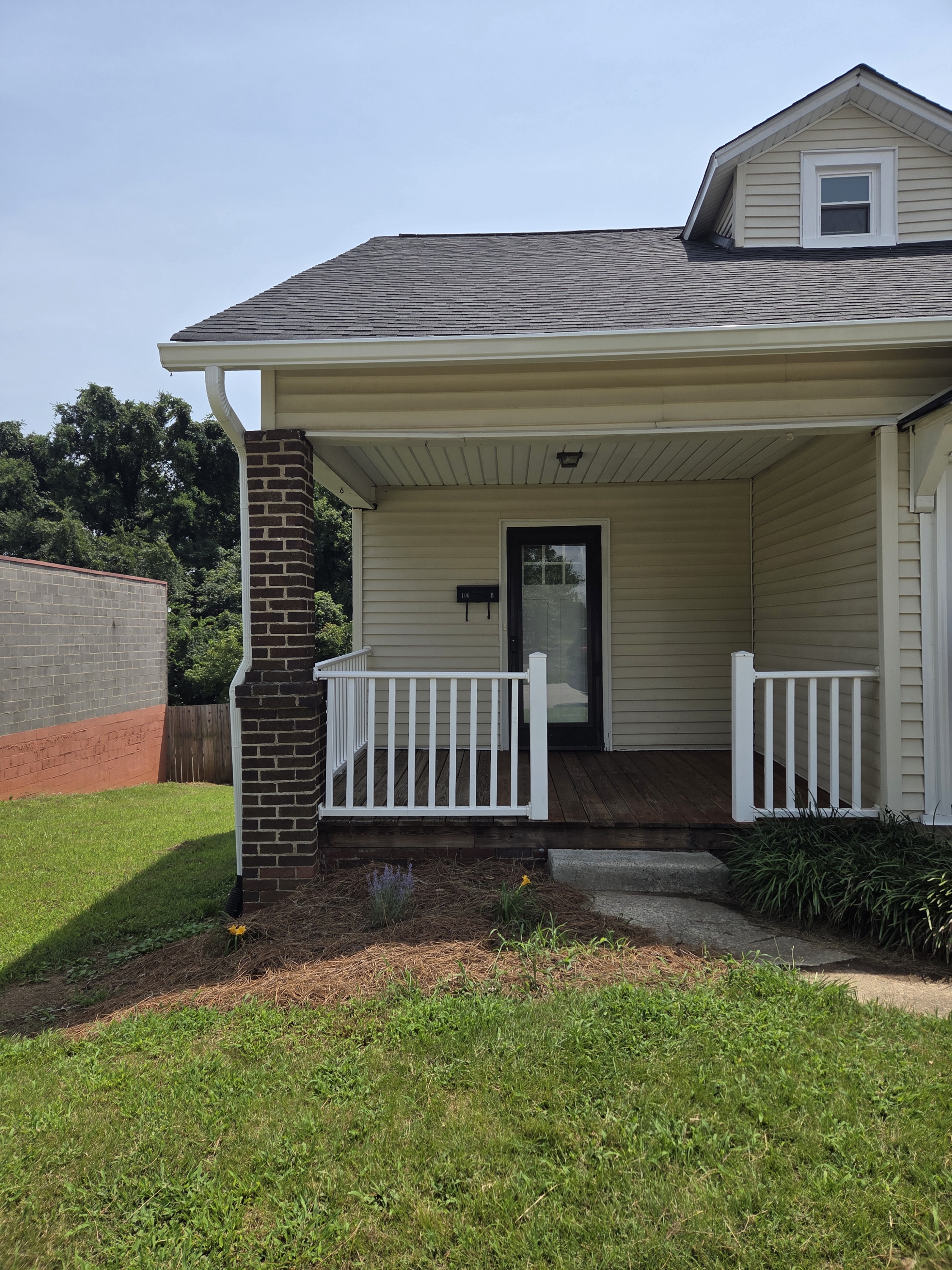 106 East Hunter Street - B